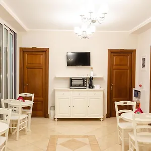 4* לינה וארוחת בוקר Taormina B&B